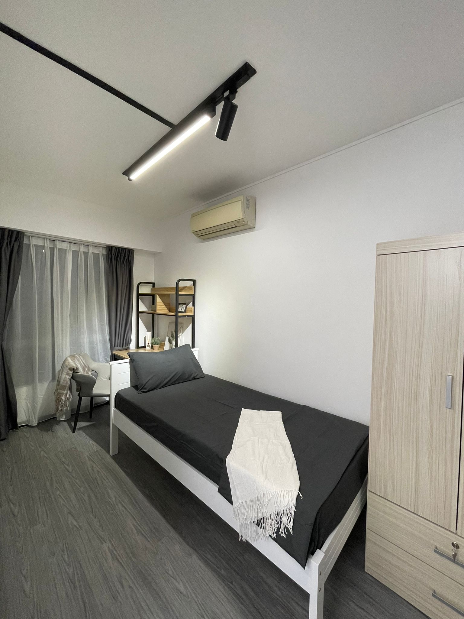 Room 4 Lunar