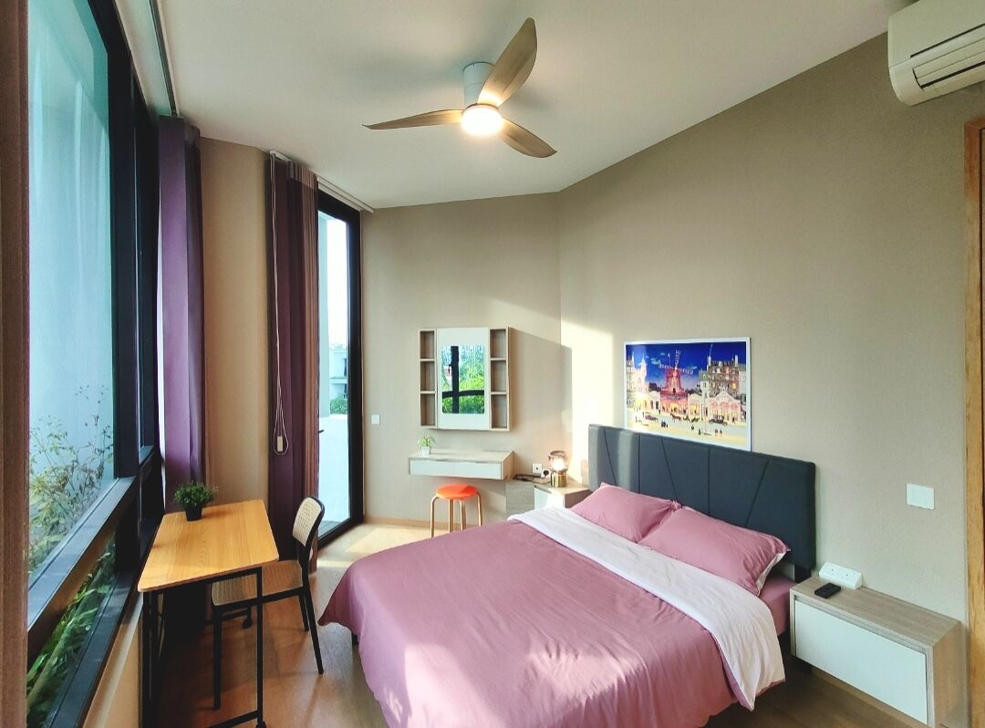 The Comfy Canopy (The Crest)